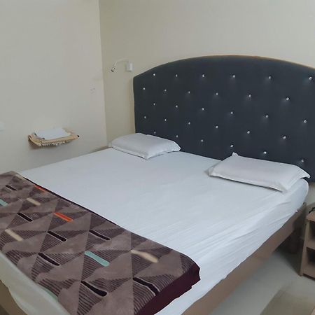 Srinivasa Hotel Tirupati Eksteriør bilde