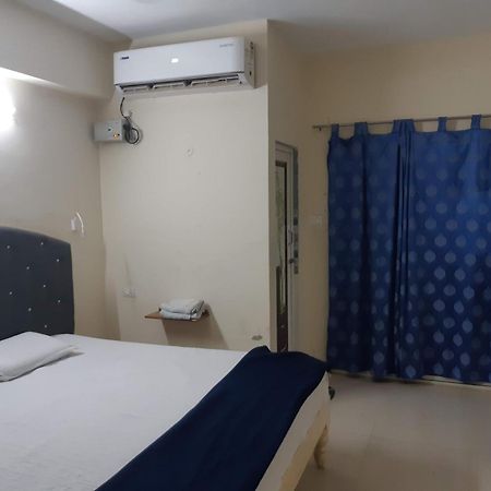 Srinivasa Hotel Tirupati Eksteriør bilde