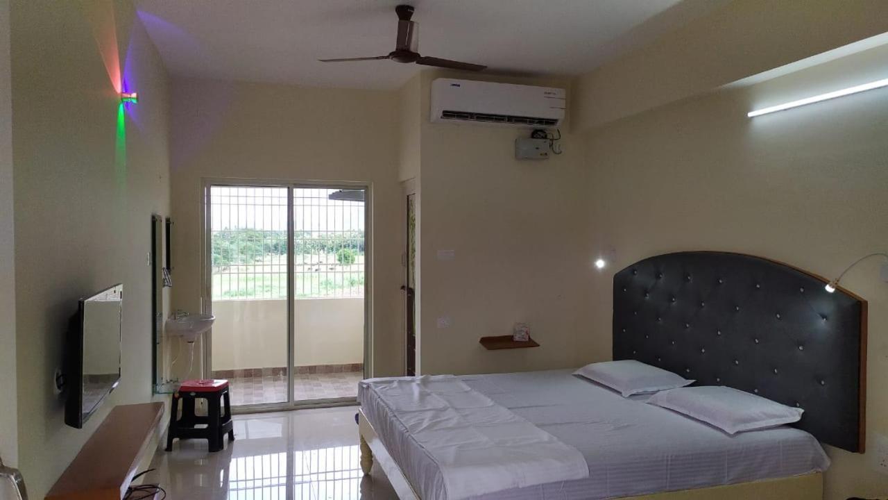 Srinivasa Hotel Tirupati Eksteriør bilde