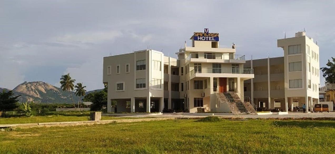 Srinivasa Hotel Tirupati Eksteriør bilde