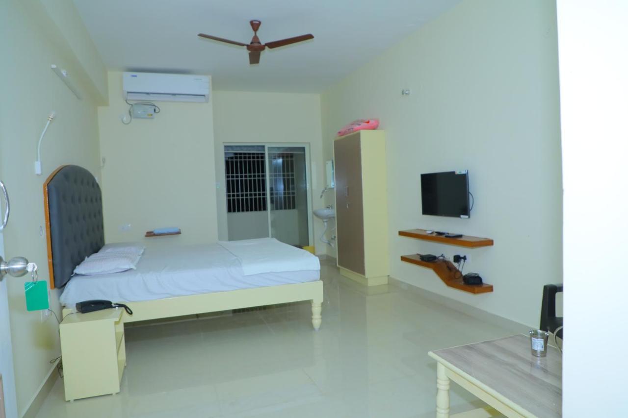 Srinivasa Hotel Tirupati Eksteriør bilde
