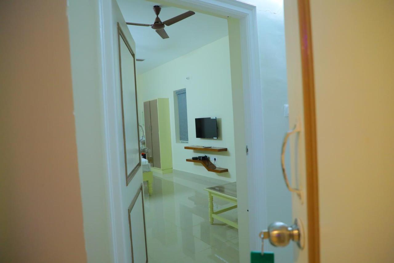 Srinivasa Hotel Tirupati Eksteriør bilde