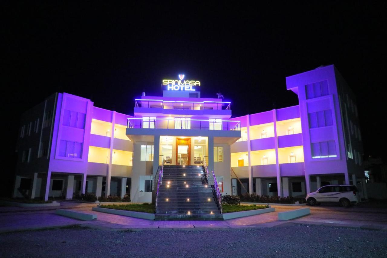 Srinivasa Hotel Tirupati Eksteriør bilde