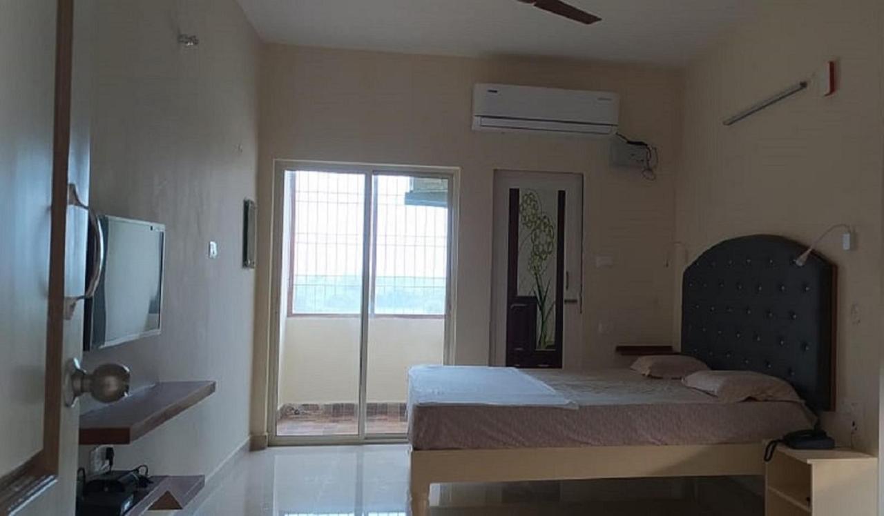 Srinivasa Hotel Tirupati Eksteriør bilde