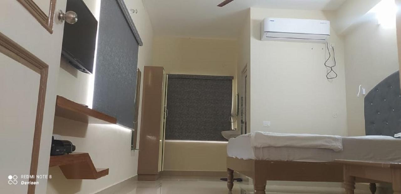 Srinivasa Hotel Tirupati Eksteriør bilde