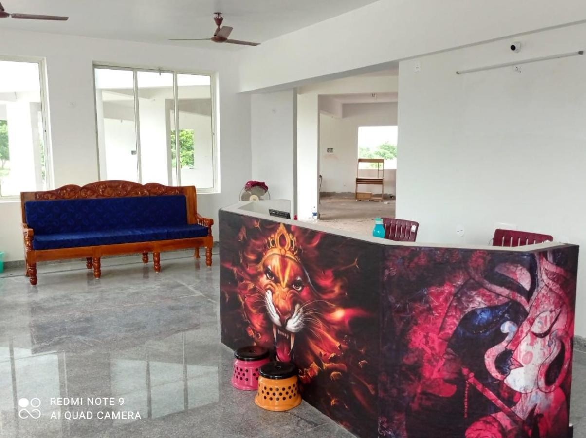 Srinivasa Hotel Tirupati Eksteriør bilde