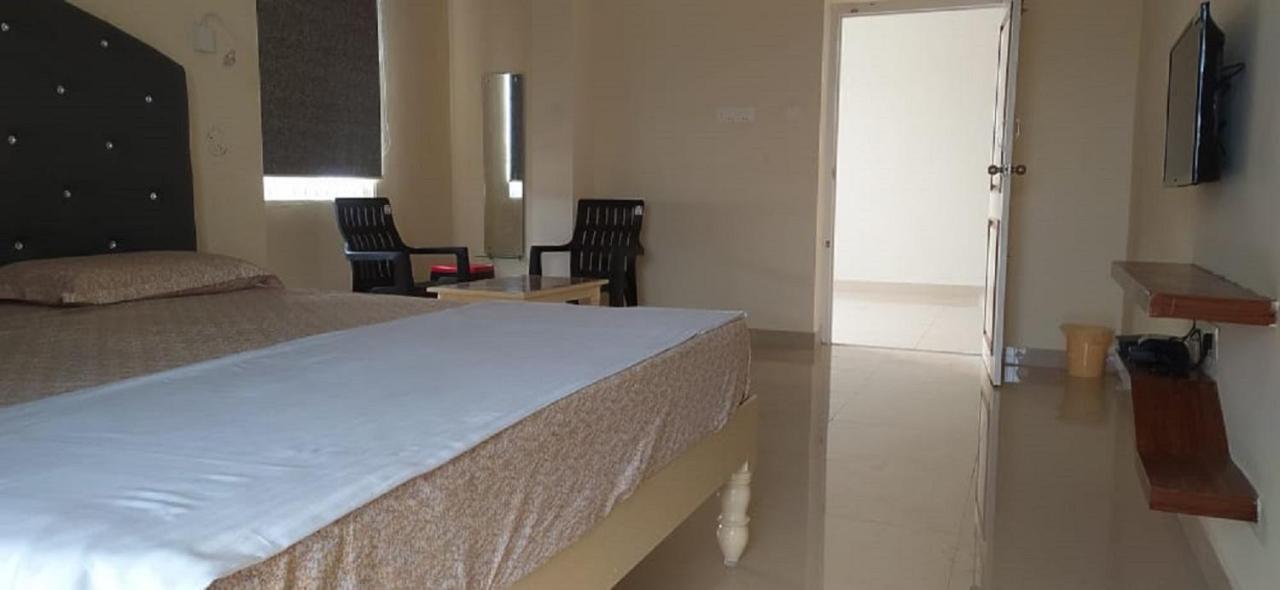 Srinivasa Hotel Tirupati Eksteriør bilde