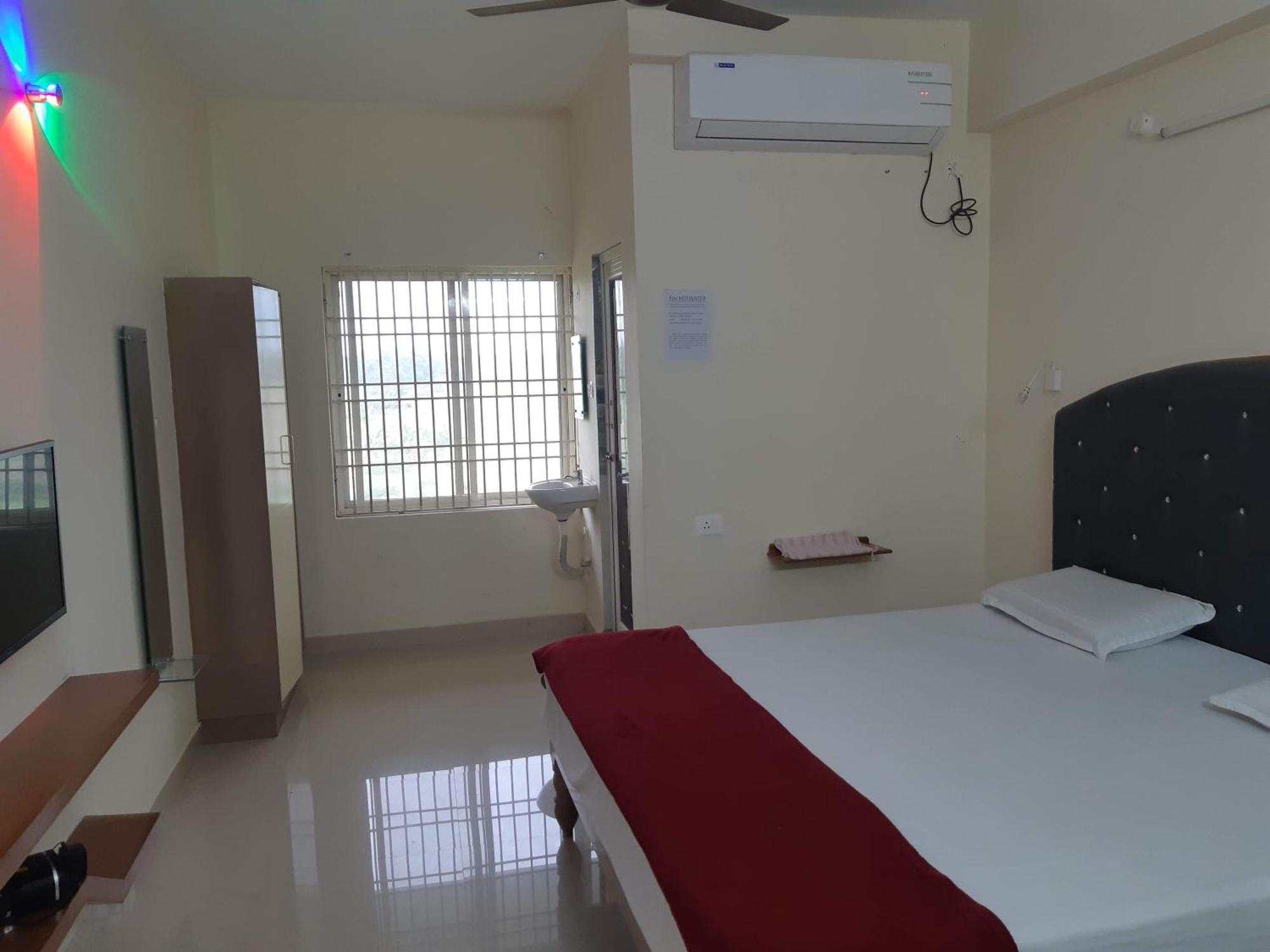 Srinivasa Hotel Tirupati Eksteriør bilde
